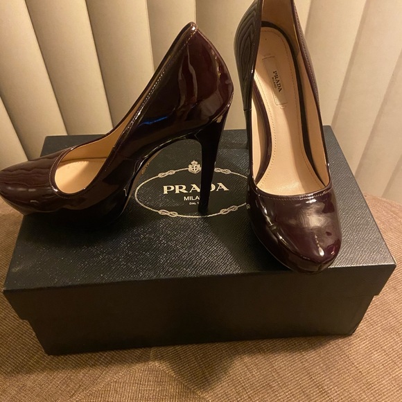 Prada Patent Leather High Heels with Platform 38/8 - Picture 5 of 8